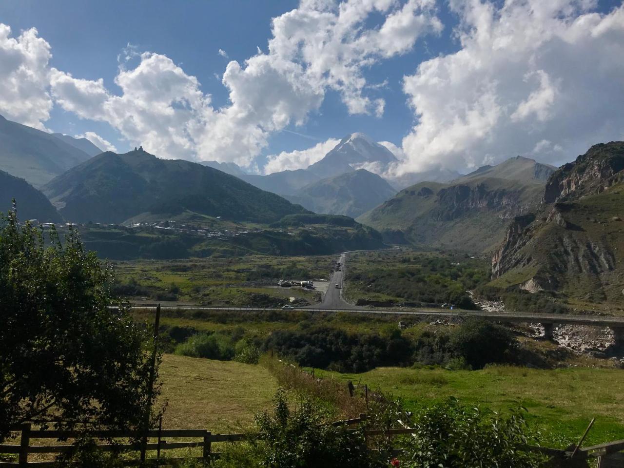 Riverside Kazbegi Exteriör bild